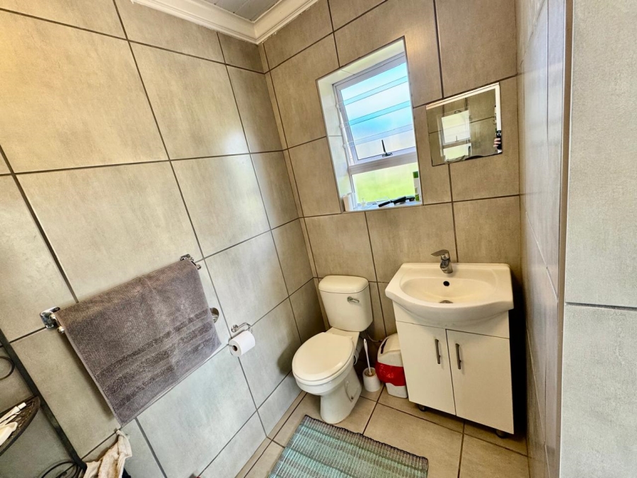 To Let 3 Bedroom Property for Rent in Stilbaai Wes Western Cape